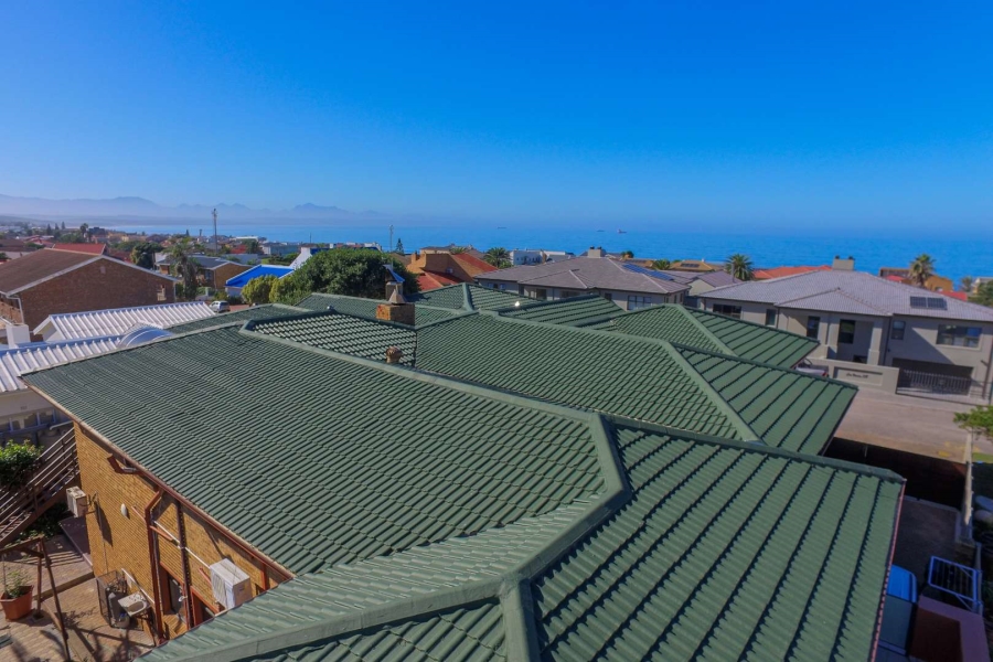 7 Bedroom Property for Sale in Bayview Western Cape